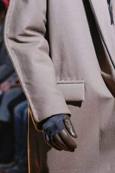 Look 60